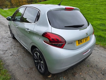 Used Peugeot 208 2017 for sale - 76461623: Photo
