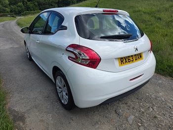 Used Peugeot 208 2013 for sale - 78861867: Photo