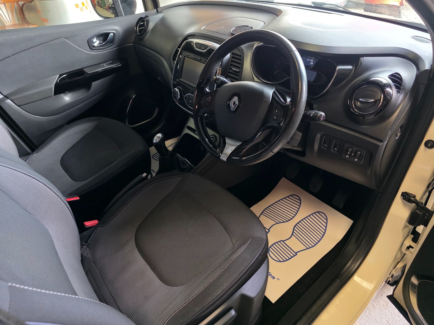 Used Renault Captur 2015 for sale - 76987089: Photo 5