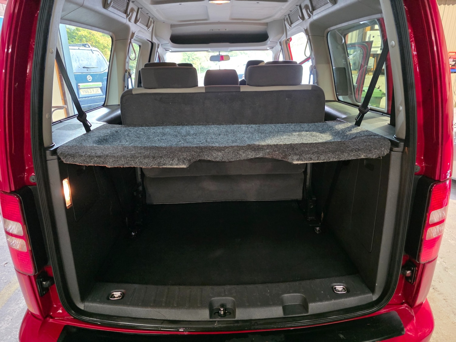 Used Volkswagen Caddy Maxi Life 2013 for sale - 76425887: Photo 12