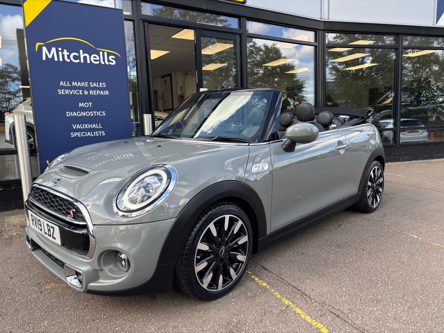 Used MINI Convertible 2019 for sale - 76203877: Photo 8