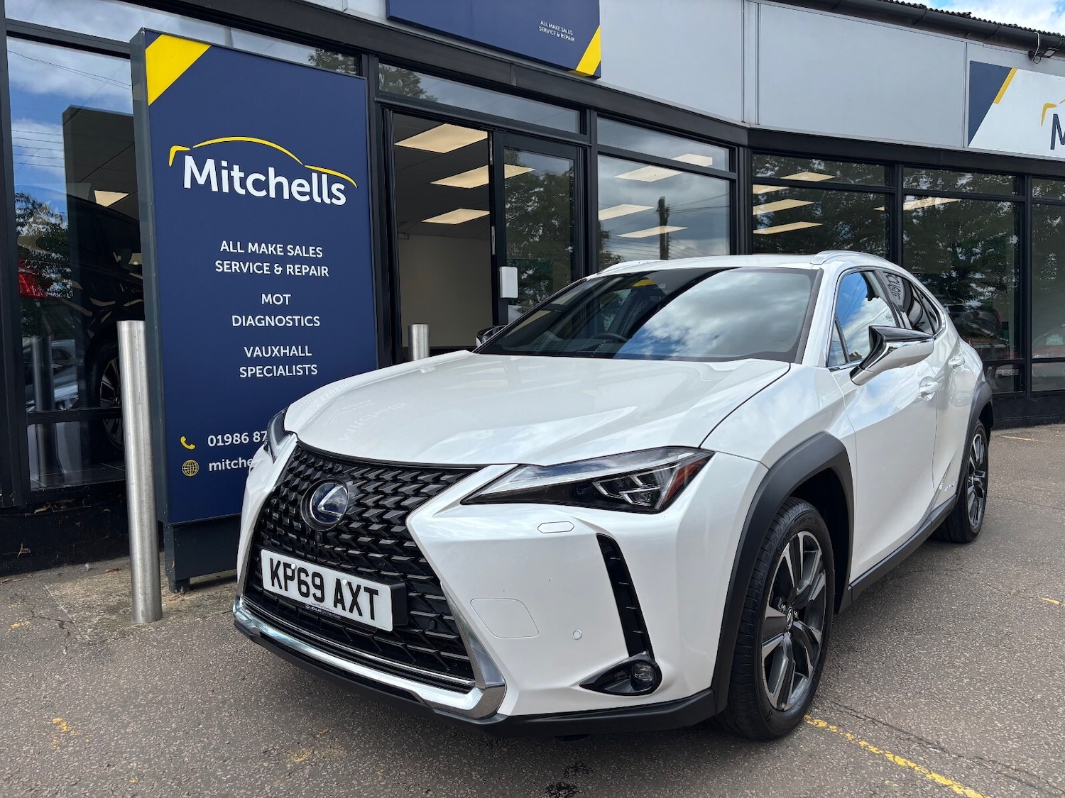 Used Lexus UX 2019 for sale - 76203695: Photo 2