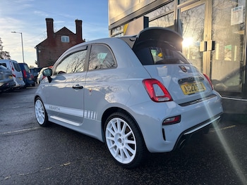 Used Abarth 695 2022 for sale - 76738139: Photo