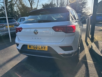 Used Volkswagen T-Roc 2018 for sale - 77070968: Photo