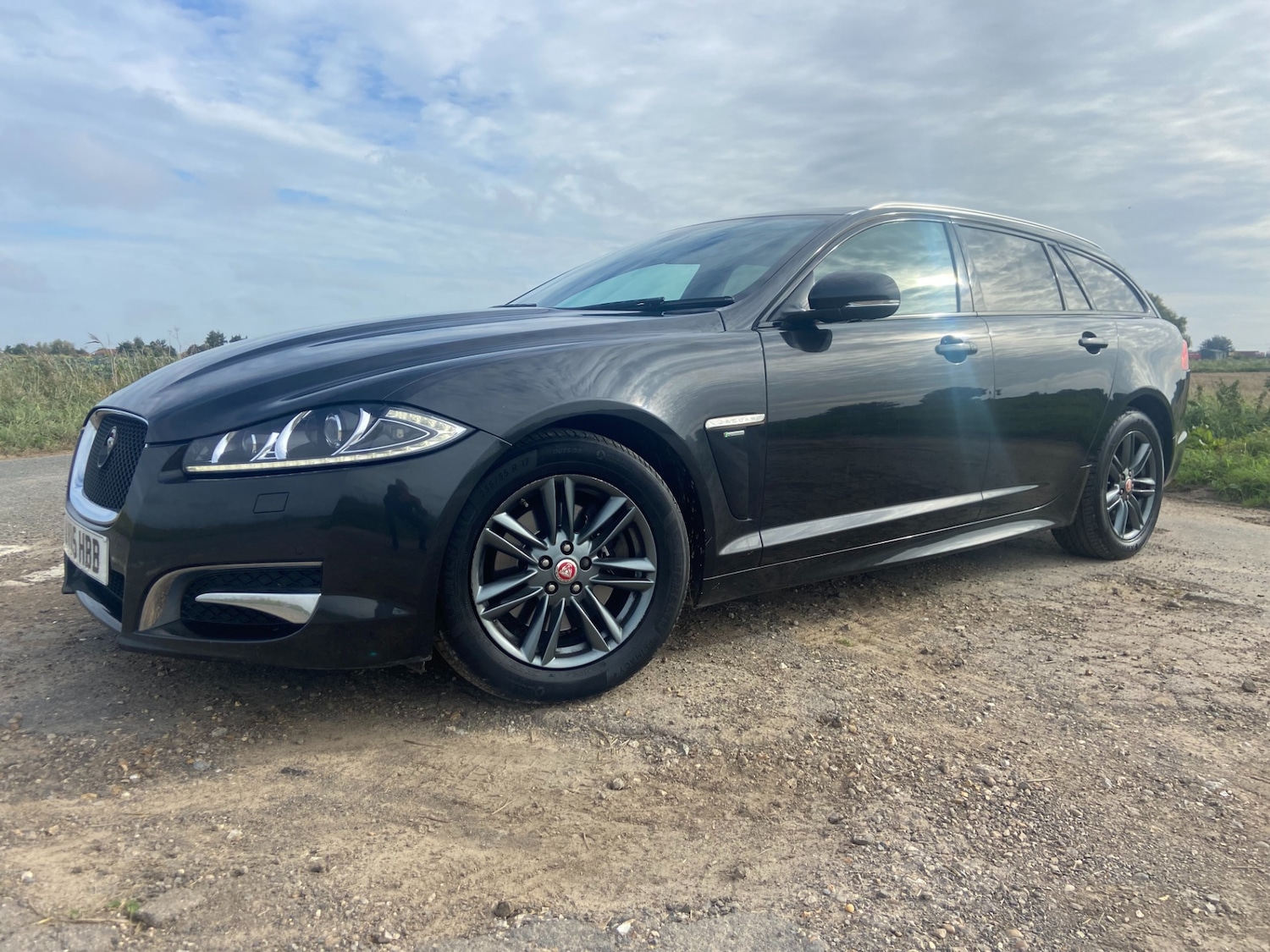 Used Jaguar XF 2015 for sale - 76878436: Photo 3
