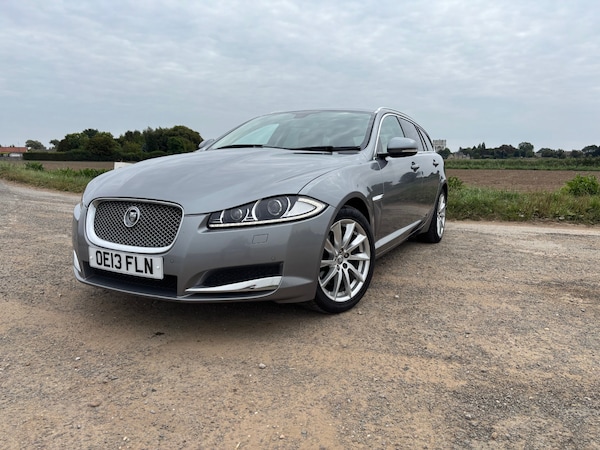 Used Jaguar XF 2013 for sale - 64082648: Photo 2