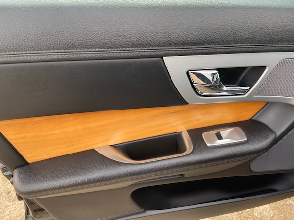 Used Jaguar XF 2015 for sale - 64082652: Photo 10
