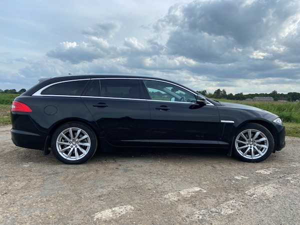 Used Jaguar XF 2015 for sale - 64082652: Photo 2