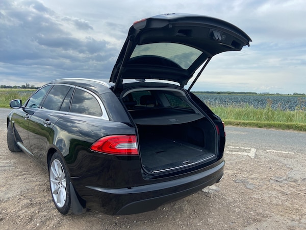 Used Jaguar XF 2015 for sale - 64082652: Photo 3