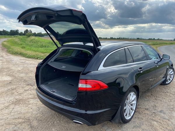 Used Jaguar XF 2015 for sale - 64082652: Photo 4