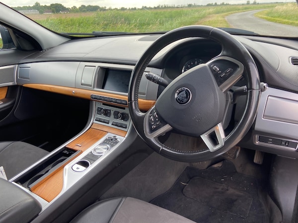 Used Jaguar XF 2015 for sale - 64082652: Photo 8