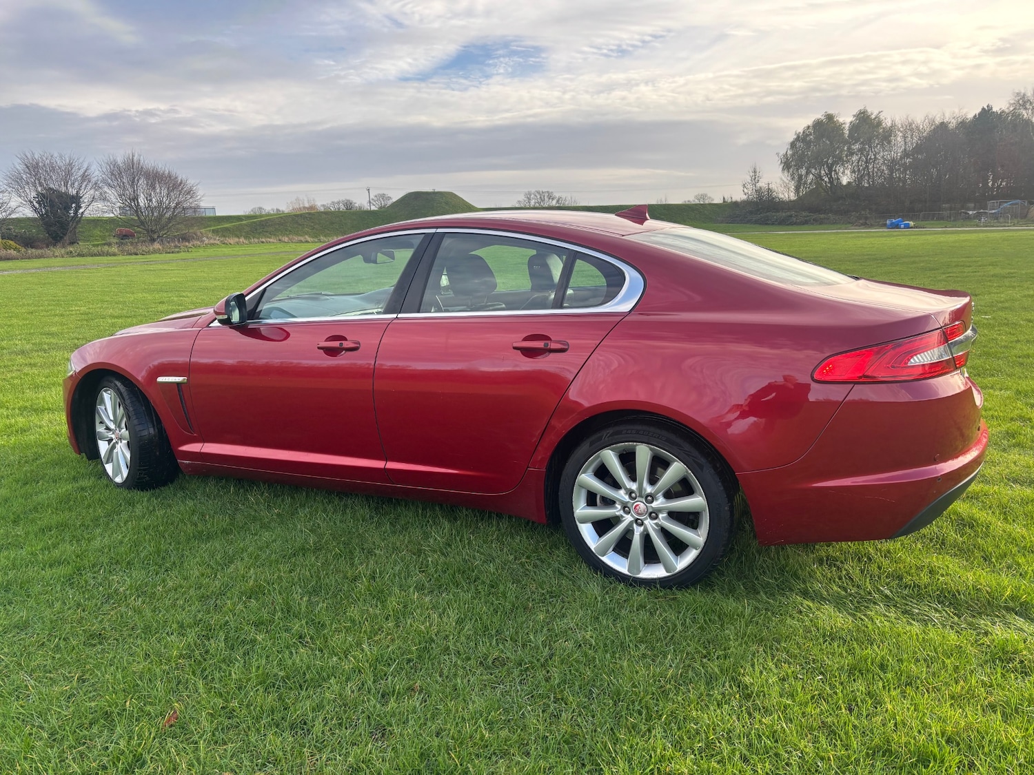 Used Jaguar XF 2015 for sale - 76854745: Photo 4