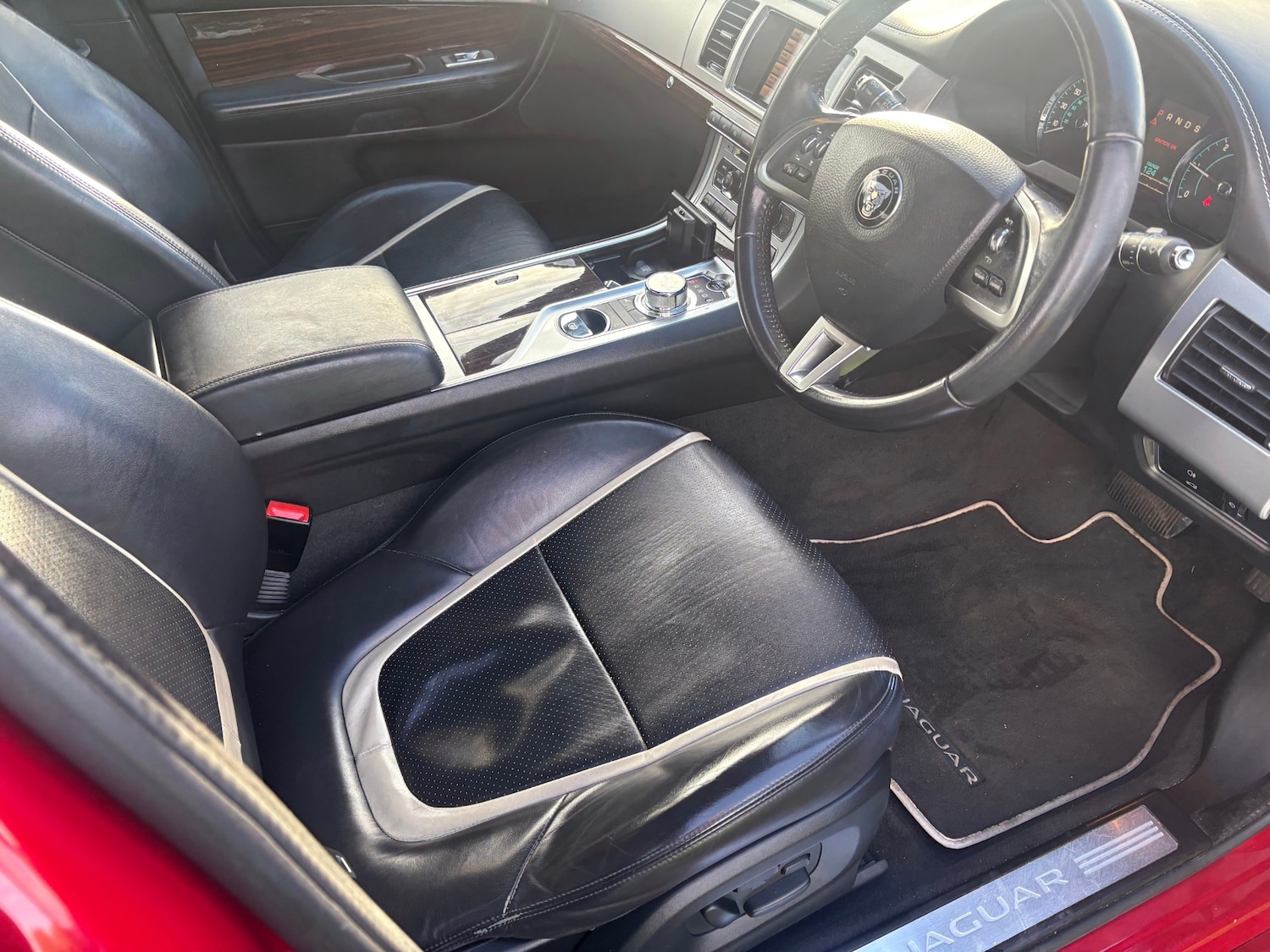 Used Jaguar XF 2015 for sale - 76854745: Photo 8