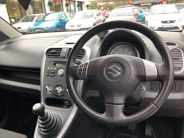 Used Suzuki Splash 2012 for sale - 76301192: Photo 5
