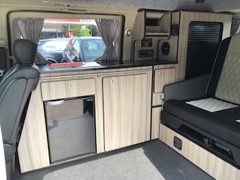 Used Nissan Elgrand  for sale - 75426748: Photo