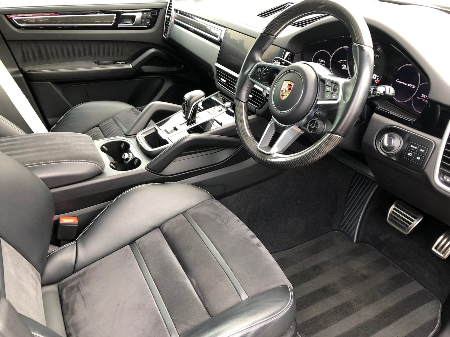 Used Porsche Cayenne 2023 for sale - 77530451: Photo 2