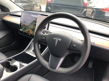 Used Tesla Model 3 2020 for sale - 76142770: Photo 2