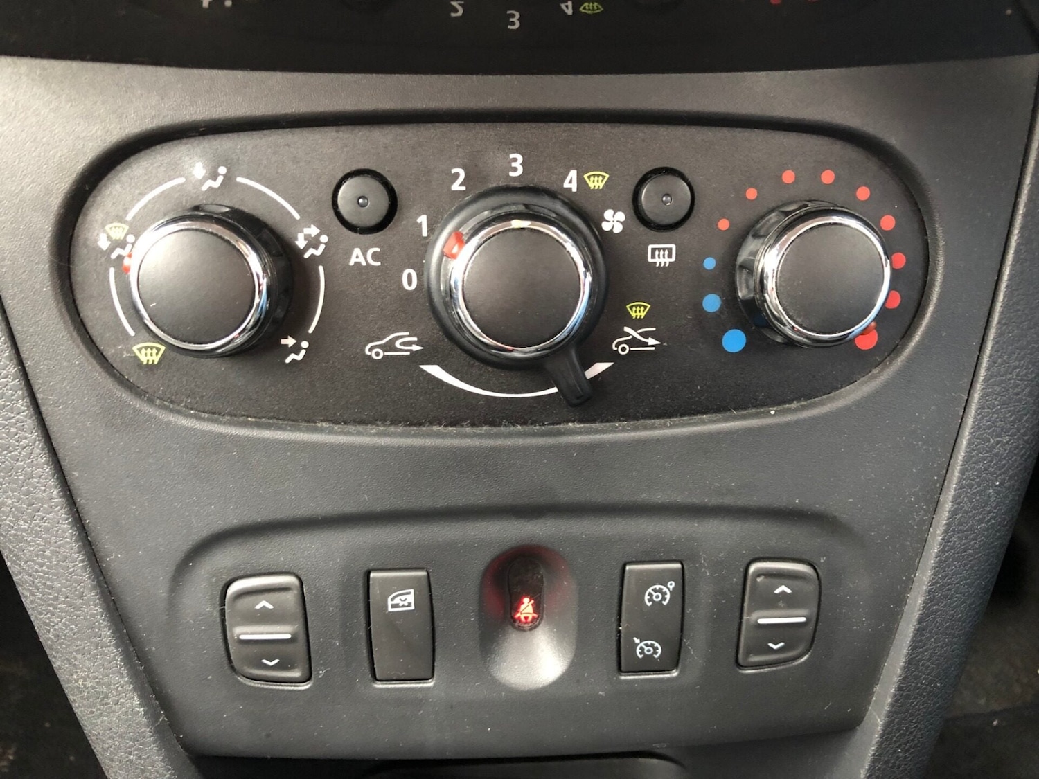 Used Dacia Sandero Stepway 2013 for sale - 77605419: Photo 16