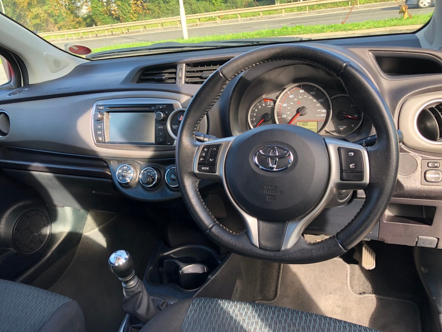 Used Toyota Yaris 2012 for sale - 76436308: Photo 2