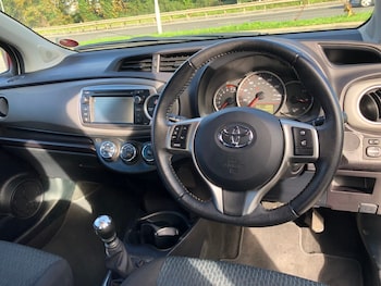 Used Toyota Yaris 2012 for sale - 76436308: Photo