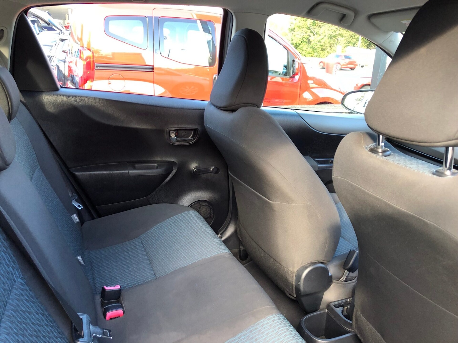 Used Toyota Yaris 2012 for sale - 76436308: Photo 9