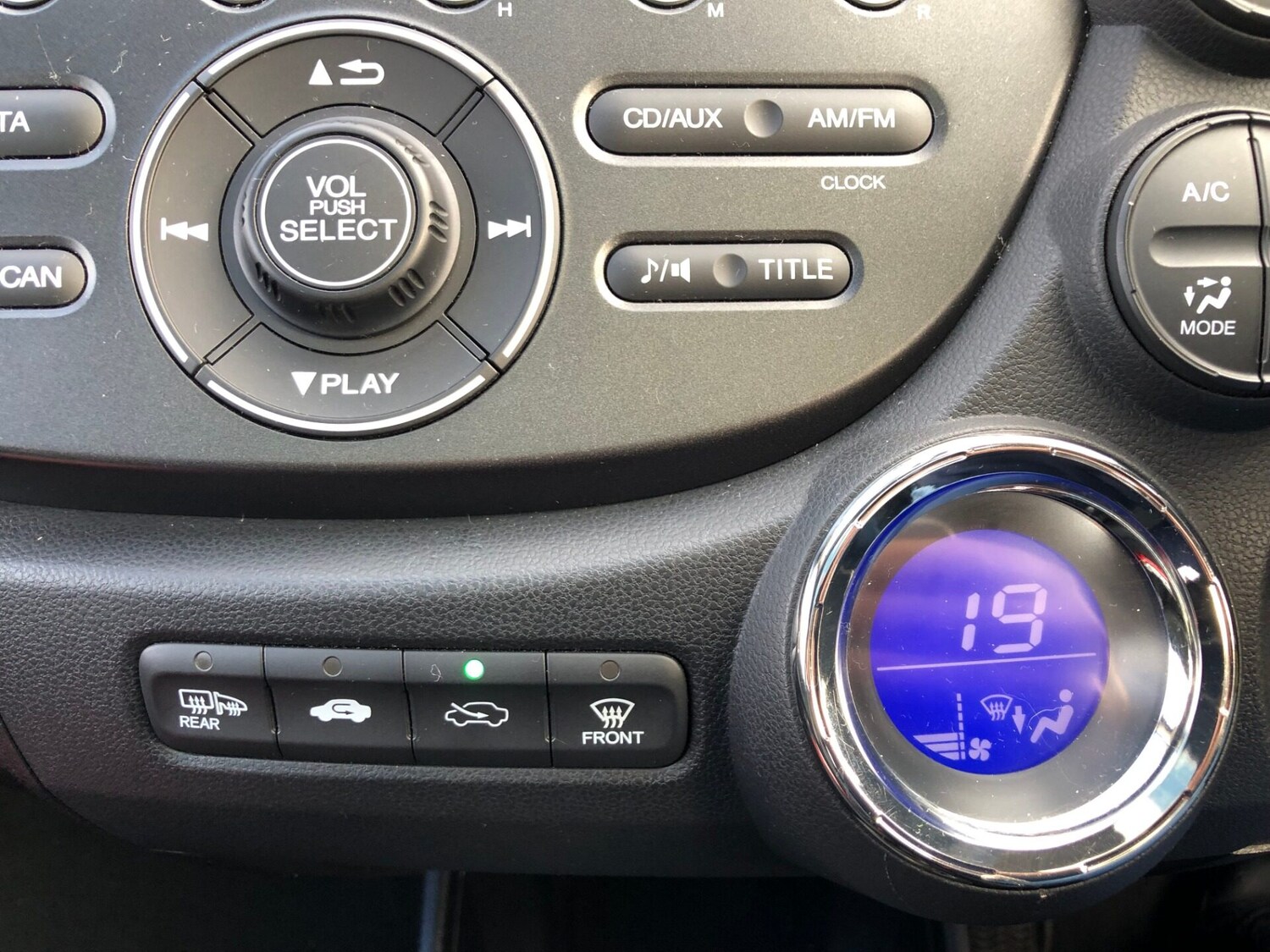Used Honda Jazz 2011 for sale - 76352359: Photo 24