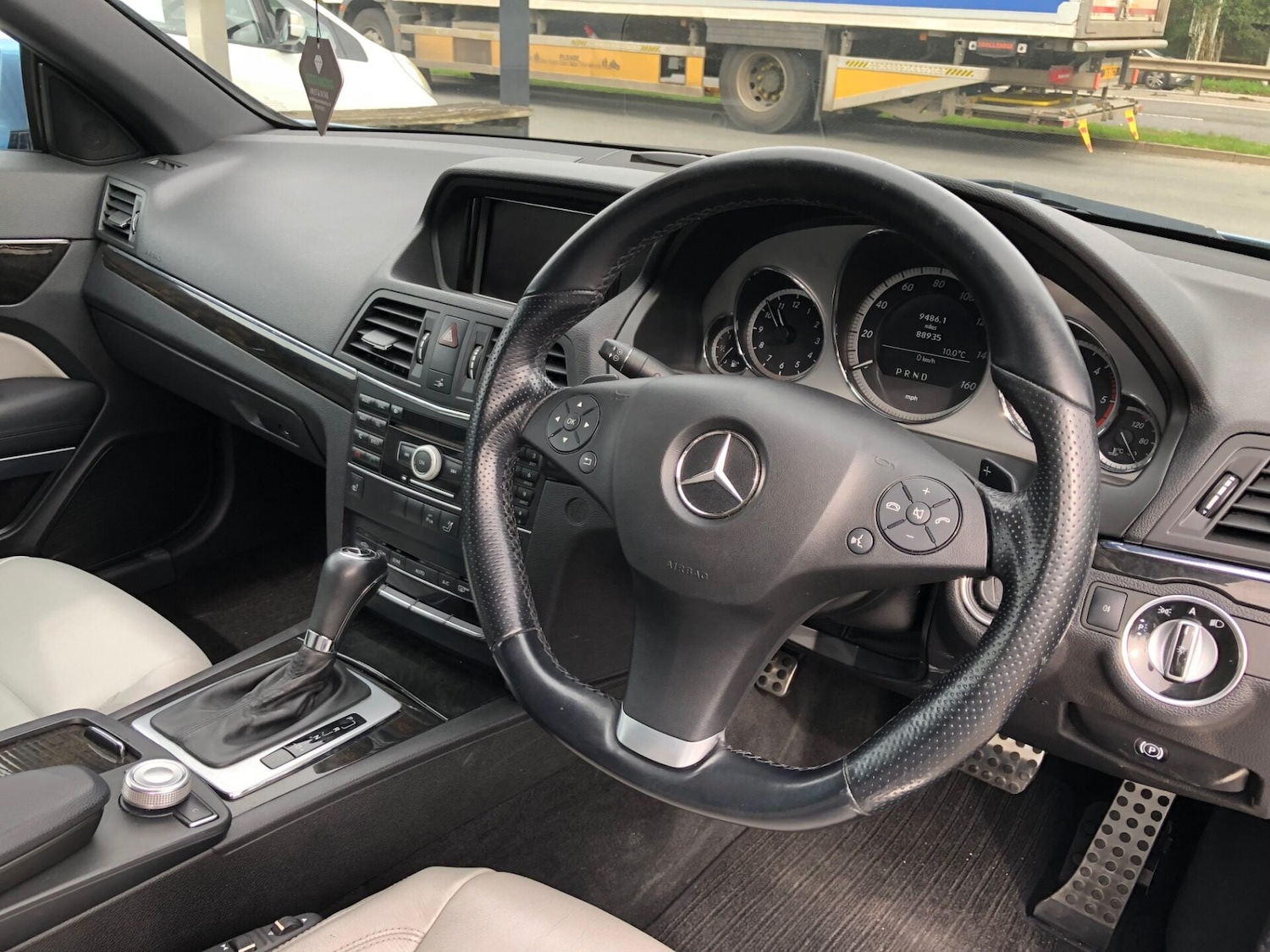 Used Mercedes-Benz E Class 2010 for sale - 77873523: Photo 2