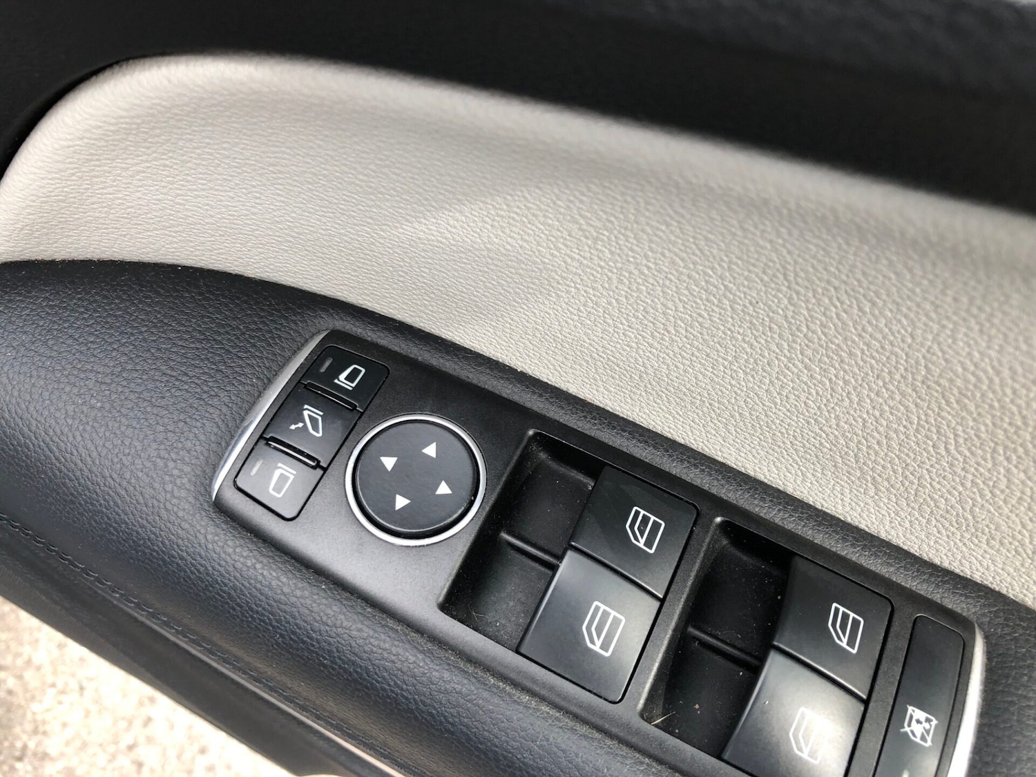 Used Mercedes-Benz E Class 2010 for sale - 77873523: Photo 32