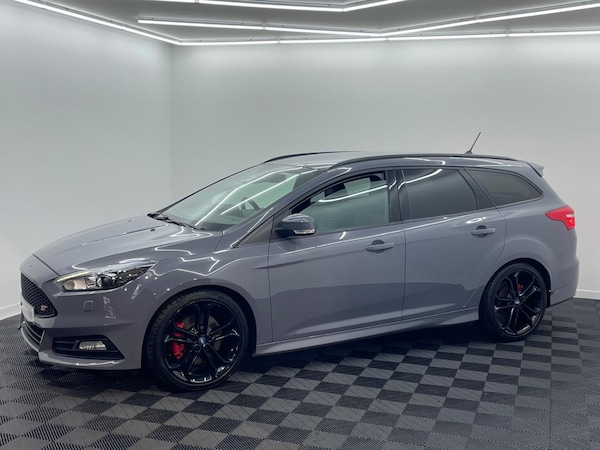 Used Ford Focus 2017 for sale - 76307120: Photo 2