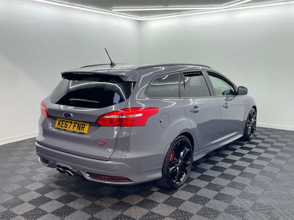 Used Ford Focus 2017 for sale - 76307120: Photo 3