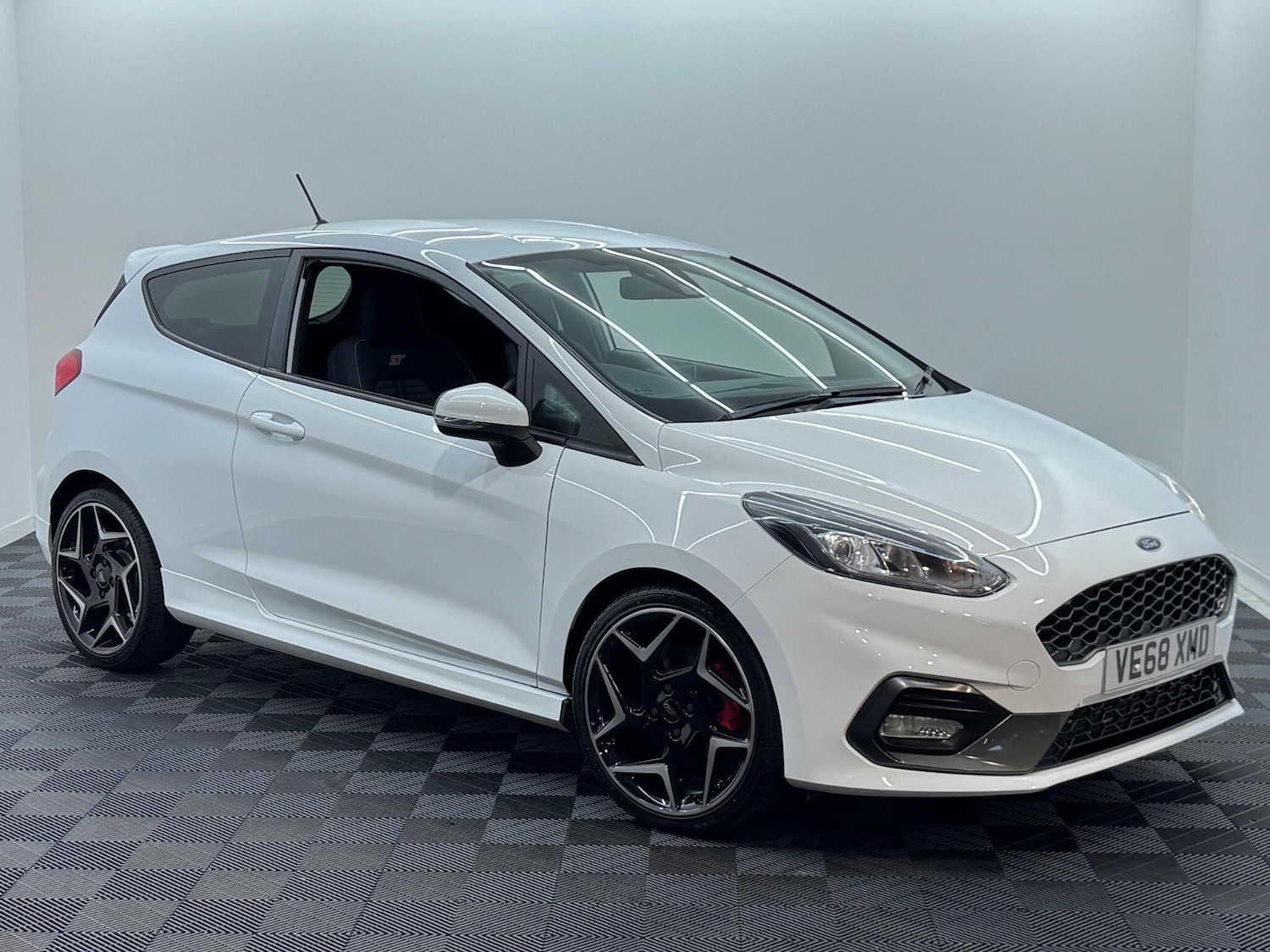 Used Ford Fiesta 2018 for sale - 76528120: Photo 1