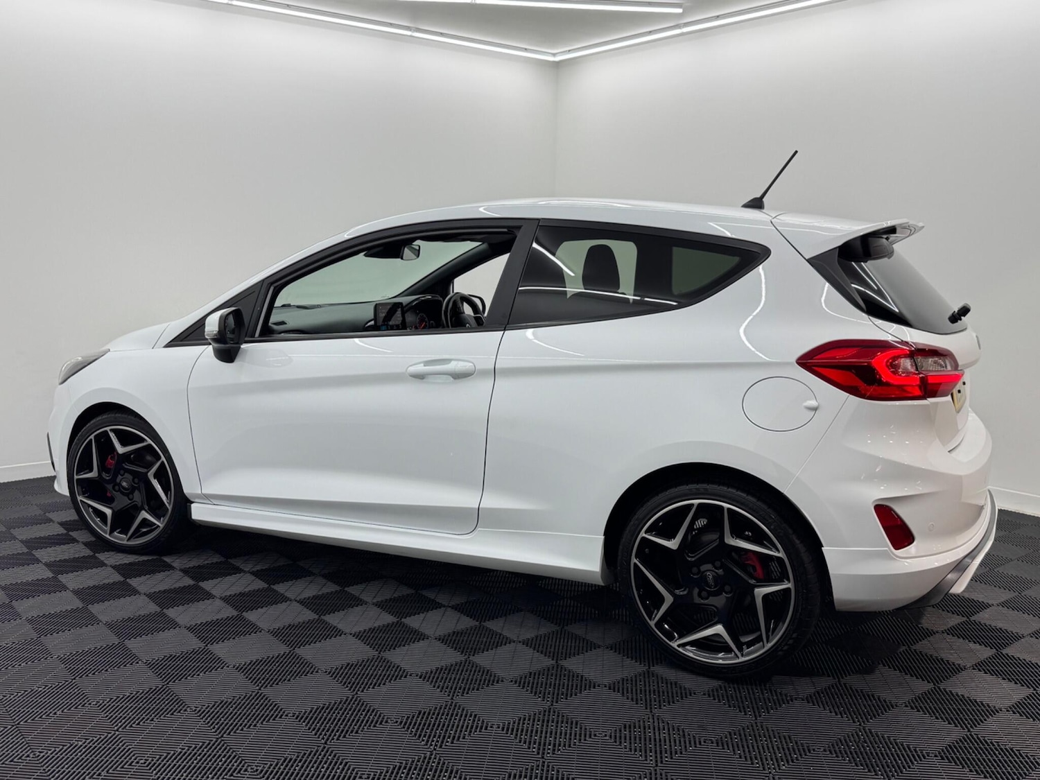 Used Ford Fiesta 2018 for sale - 76528120: Photo 32