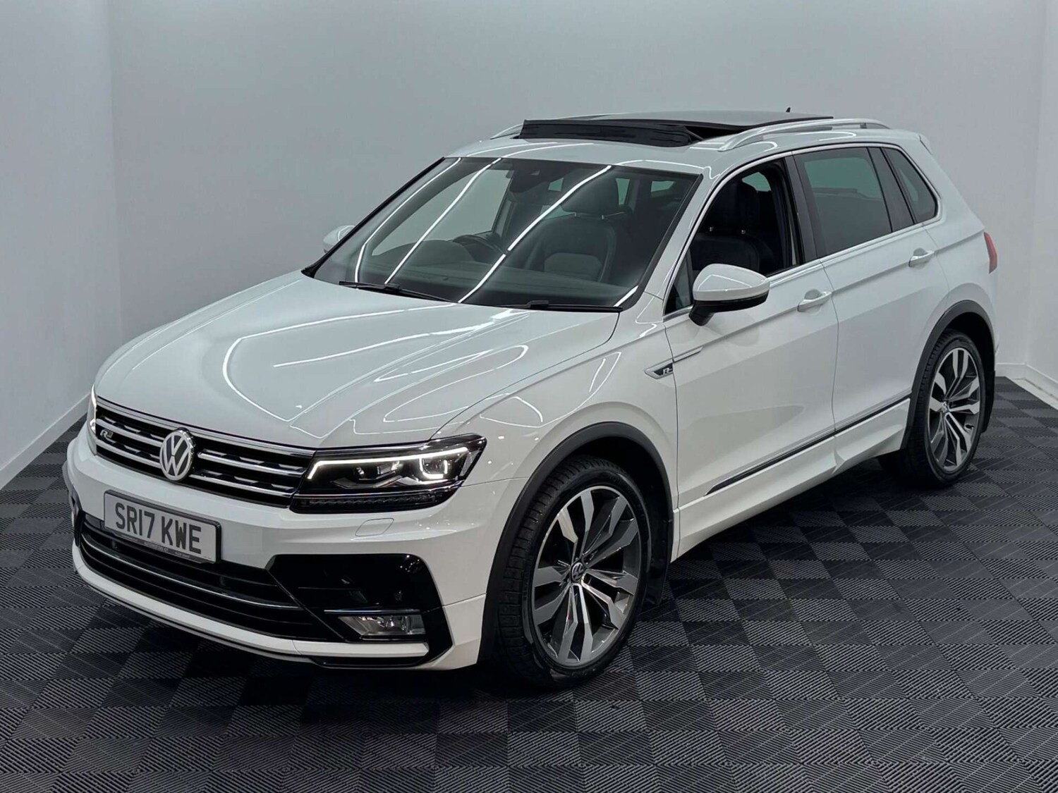 Used Volkswagen Tiguan 2017 for sale - 77844611: Photo 31