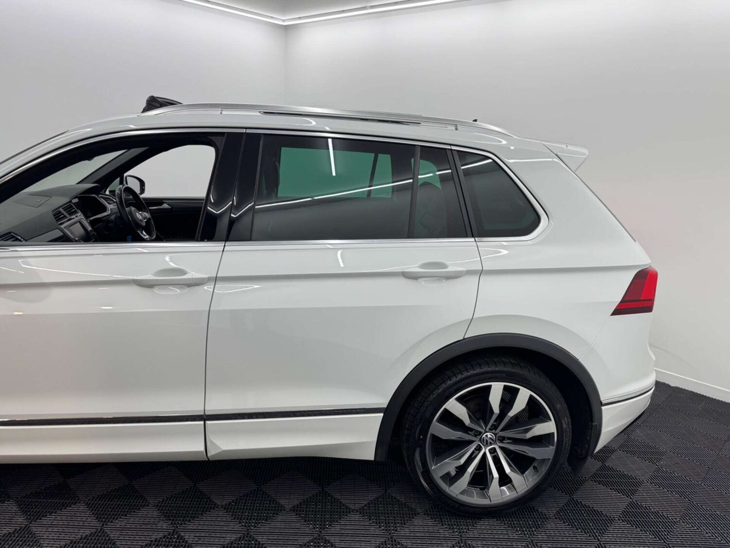 Used Volkswagen Tiguan 2017 for sale - 77844611: Photo 32