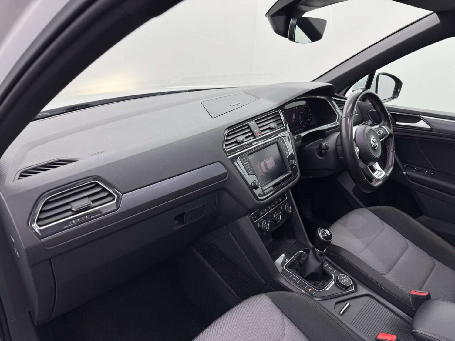 Used Volkswagen Tiguan 2017 for sale - 77844611: Photo 42