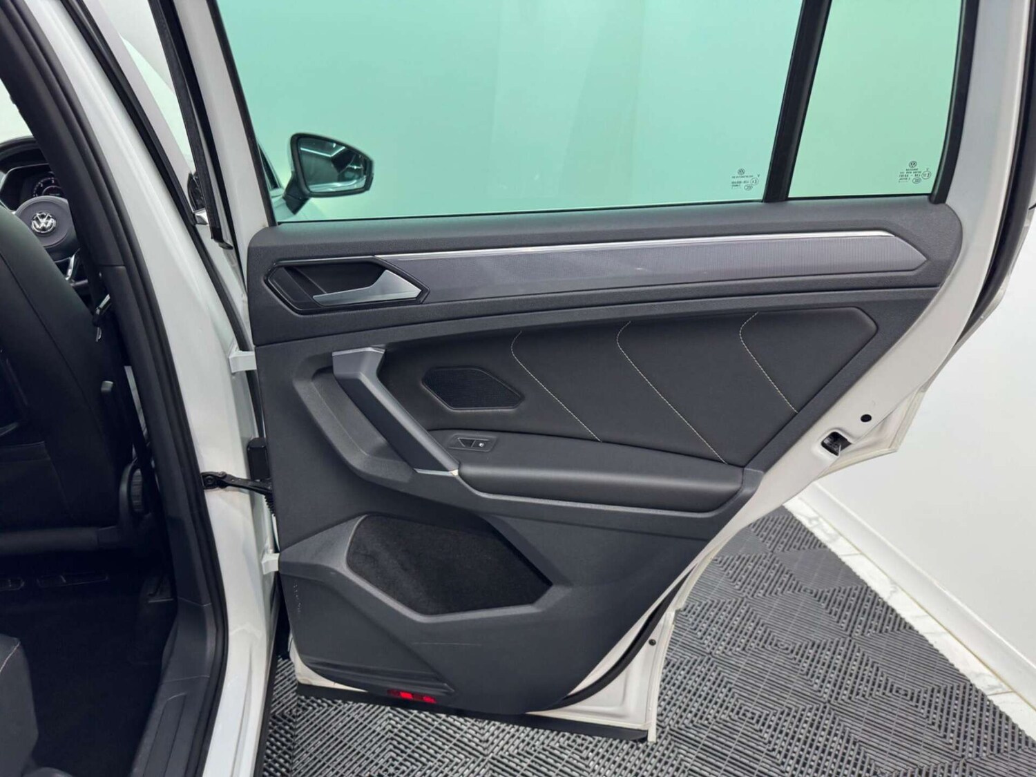 Used Volkswagen Tiguan 2017 for sale - 77844611: Photo 56