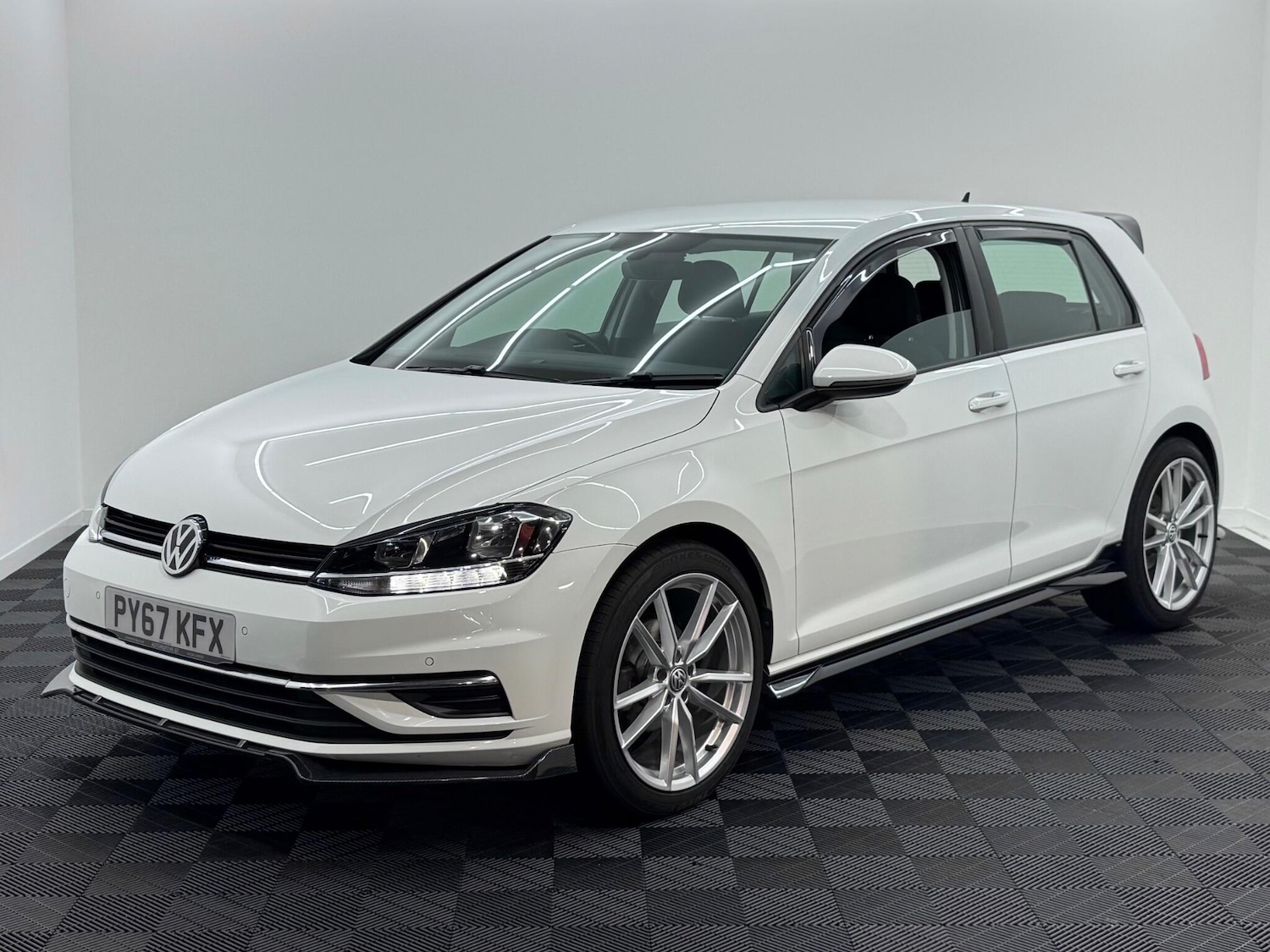 Used Volkswagen Golf 2018 for sale - 76752430: Photo 1