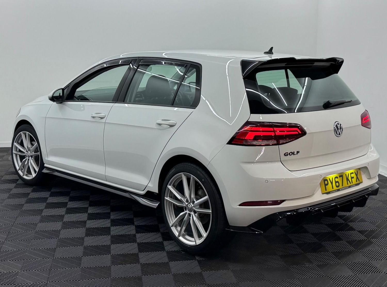 Used Volkswagen Golf 2018 for sale - 76752430: Photo 2