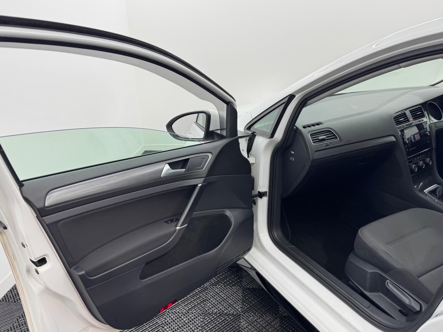 Used Volkswagen Golf 2018 for sale - 76752430: Photo 42