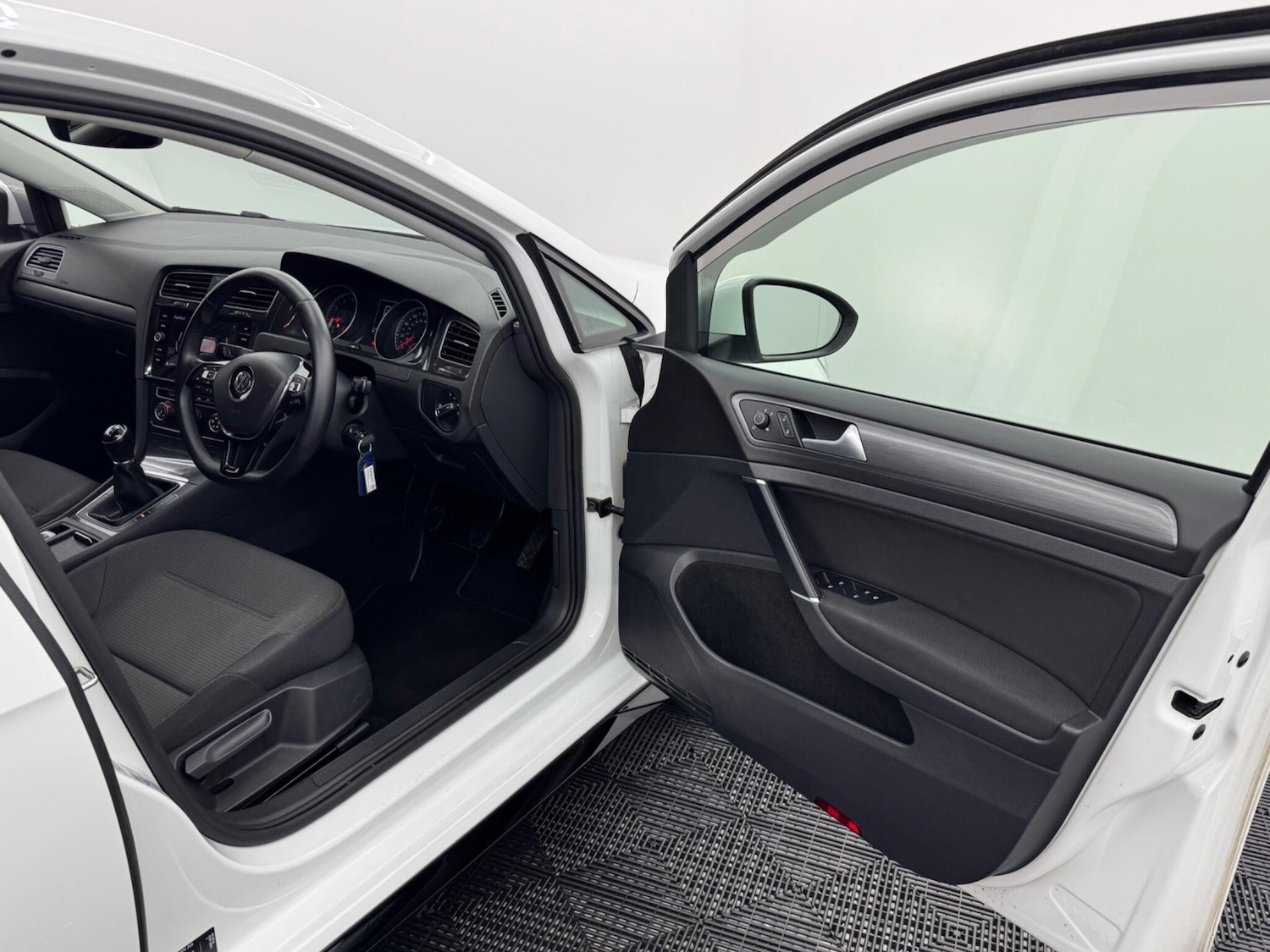Used Volkswagen Golf 2018 for sale - 76752430: Photo 46