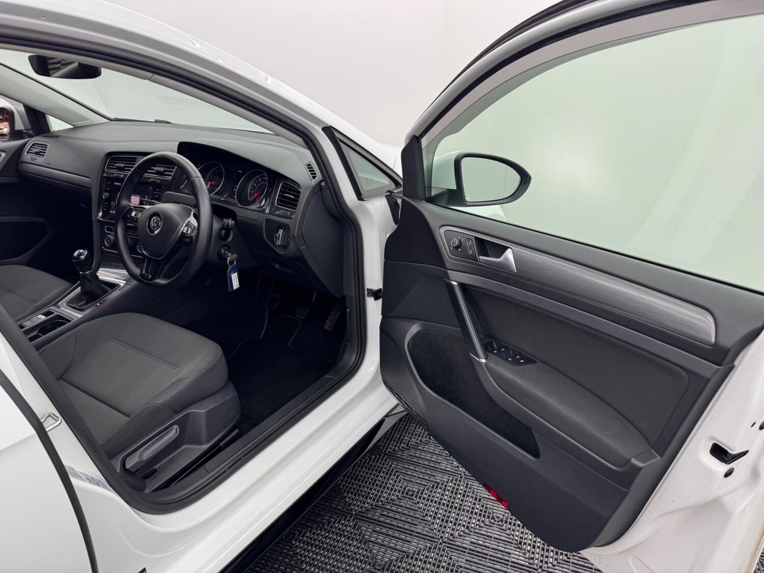 Used Volkswagen Golf 2018 for sale - 76752430: Photo 47