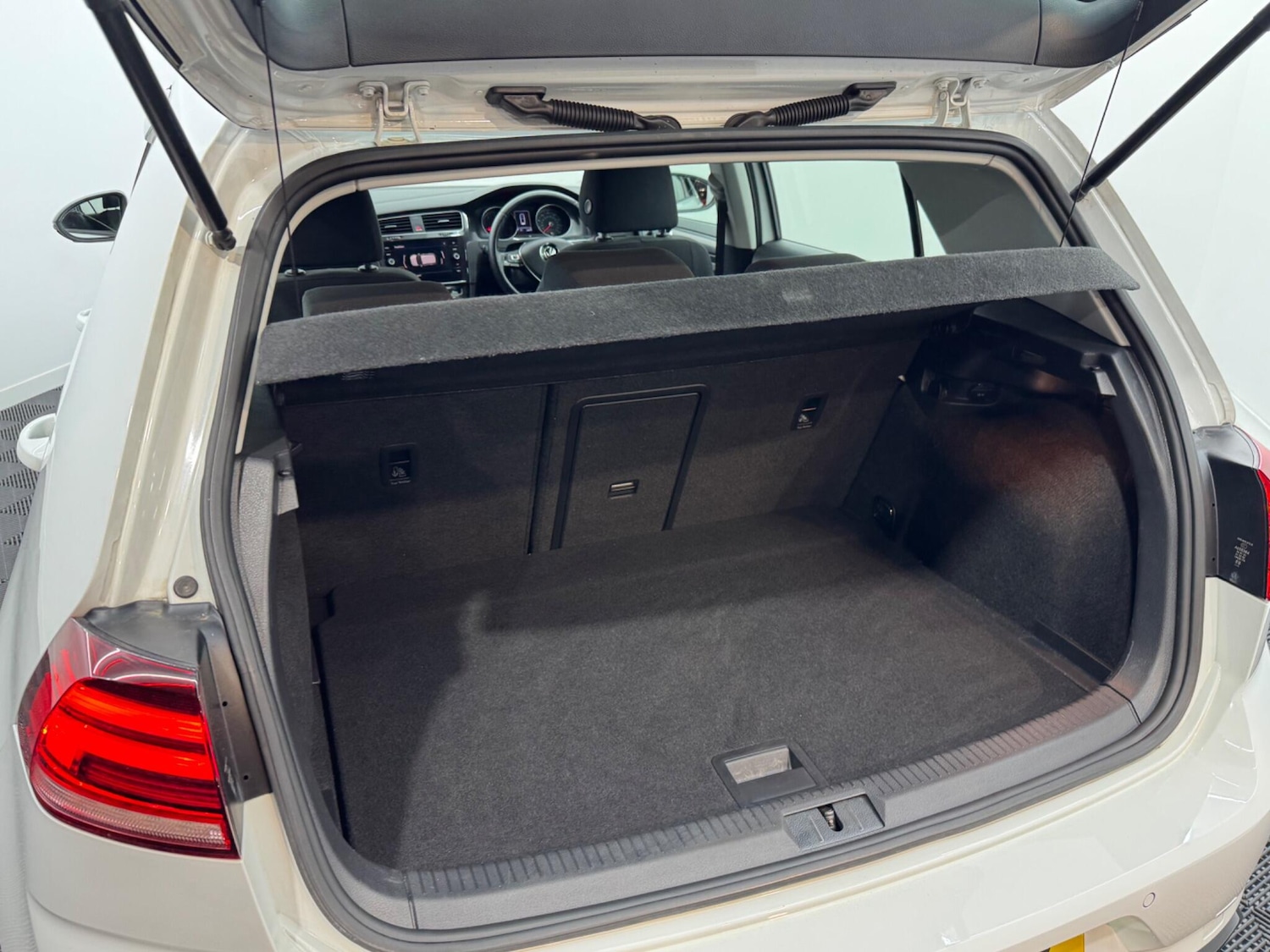 Used Volkswagen Golf 2018 for sale - 76752430: Photo 53