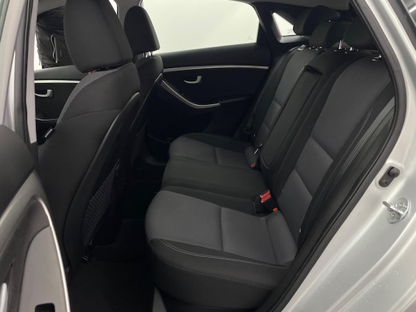 Used Hyundai i30 2016 for sale - 76314902: Photo 51