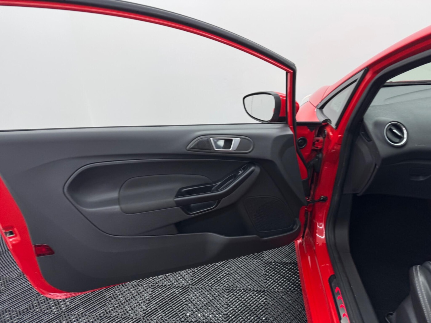 Used Ford Fiesta 2015 for sale - 77101976: Photo 38