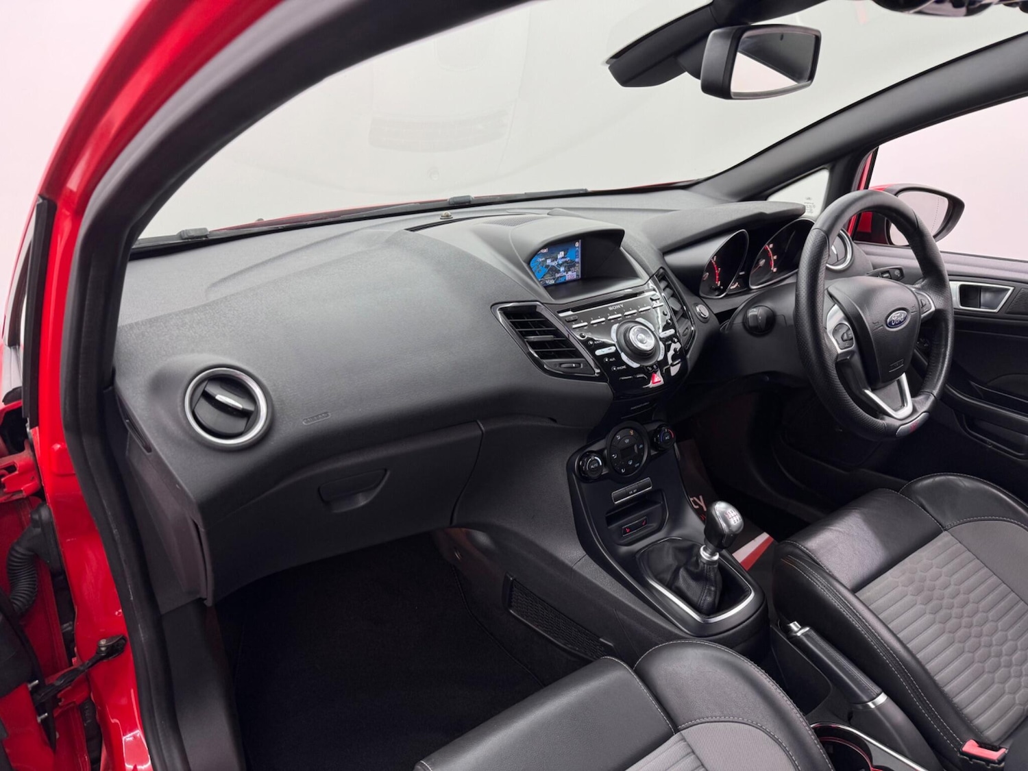 Used Ford Fiesta 2015 for sale - 77101976: Photo 39