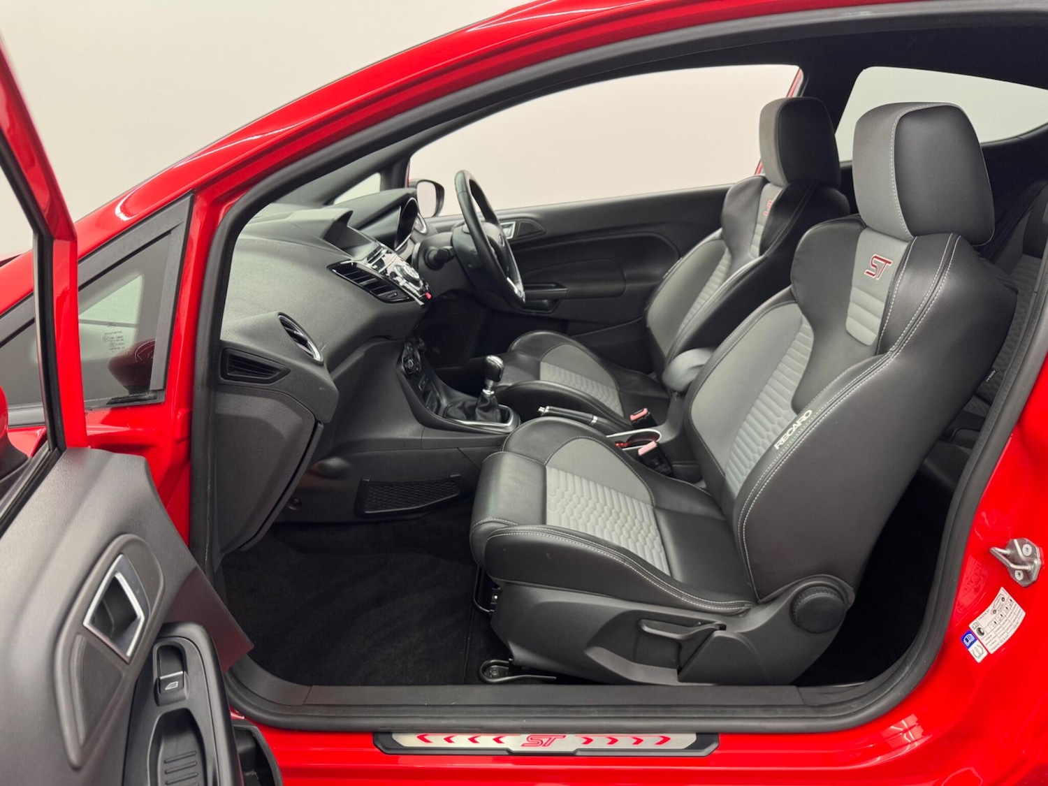 Used Ford Fiesta 2015 for sale - 77101976: Photo 40