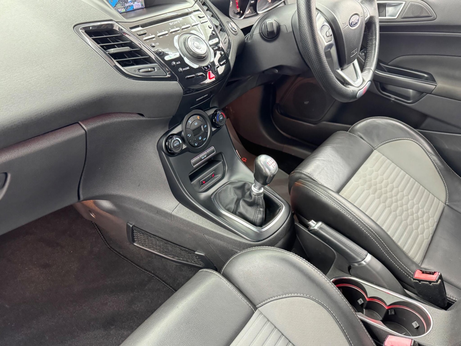 Used Ford Fiesta 2015 for sale - 77101976: Photo 41