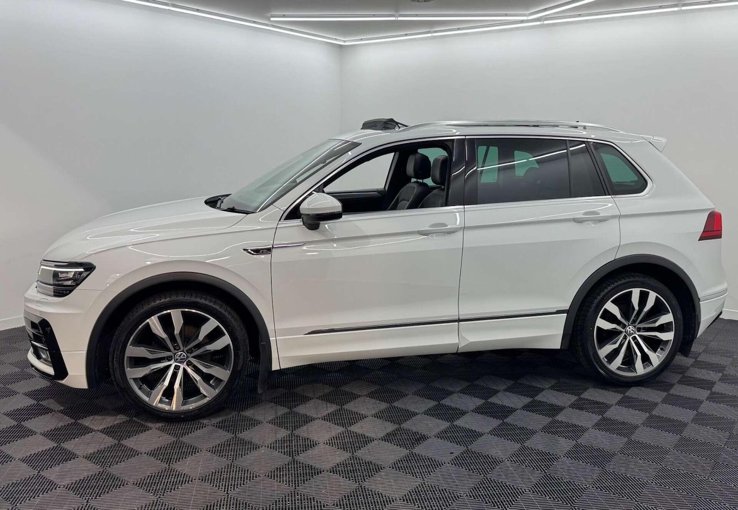 Used Volkswagen Tiguan for sale - 77704602: Photo 12