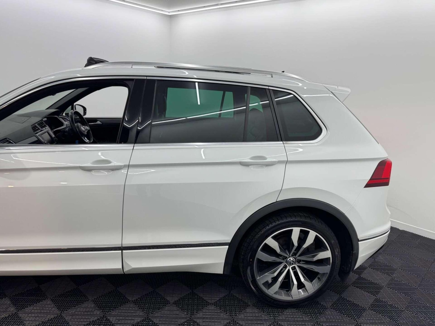 Used Volkswagen Tiguan for sale - 77704602: Photo 32