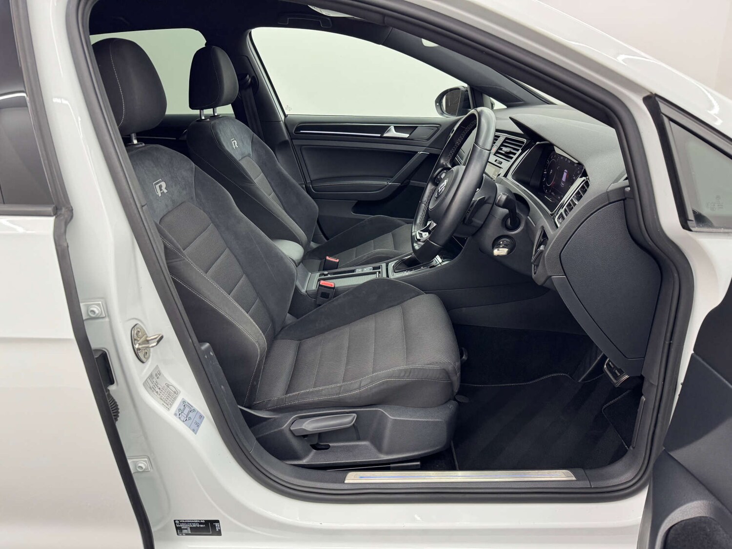 Used Volkswagen Golf 2018 for sale - 77844612: Photo 48